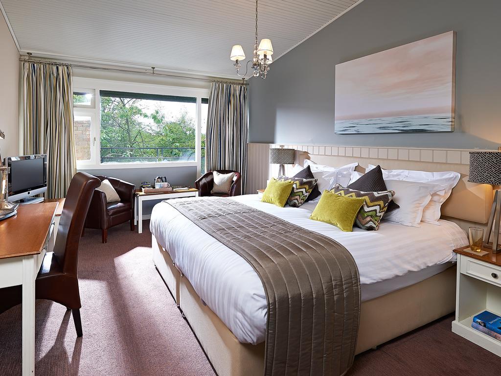 Potters Heron Hotel 롬지 외부 사진