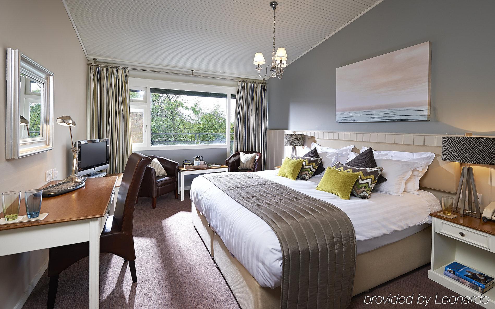 Potters Heron Hotel 롬지 외부 사진